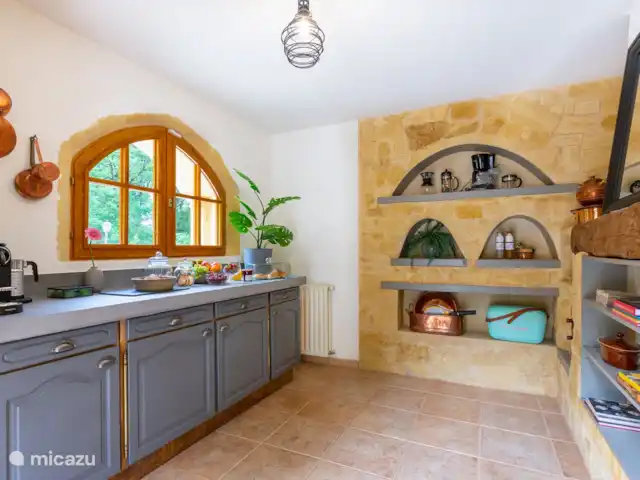 Maison de vacances de luxe avec piscine chaude | France, Dordogne, Rampieux - maison de vacances Arrière-cuisine attenante à la cuisine à part entière, avec diverses options de café (Nespresso, presse française, classique)