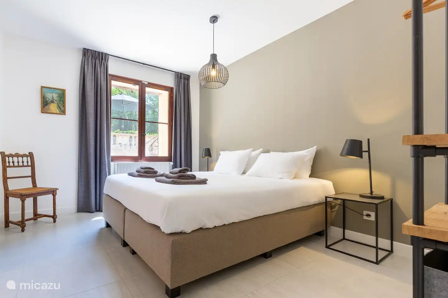 Schlafzimmer 3, unten, mit eigenem Badezimmer (mit Badewanne)