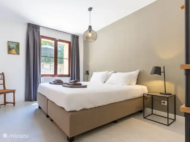 Maison de vacances de luxe avec piscine chaude | France, Dordogne, Rampieux - maison de vacances Chambre 3, en bas, avec salle de bain attenante (avec baignoire)