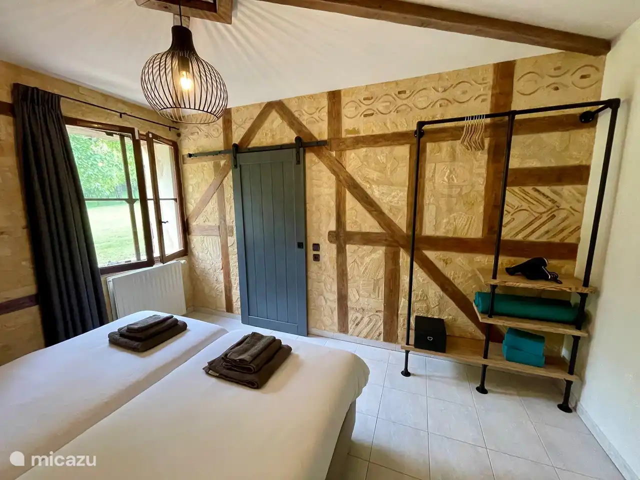 Schlafzimmer 2, im Erdgeschoss, mit eigenem Bad (Dusche)