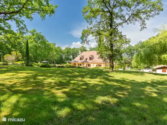 Maison de vacances de luxe avec piscine chaude | France, Dordogne, Rampieux - maison de vacances Vue depuis le hamac dans le jardin