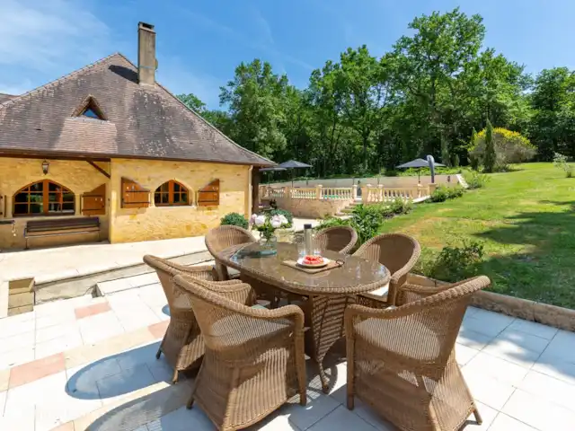 Maison de vacances de luxe avec piscine chaude | France, Dordogne, Rampieux - maison de vacances BBQ et terrasse supplémentaire avec des sièges pour 6 personnes.