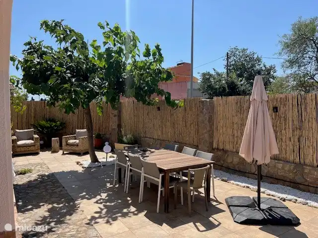Location de Vacances Espagne, Costa Brava, Sant Pere Pescador, villa - Villa Paradis Terrasse avec parasol mobile xl.