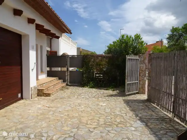 Location de Vacances Espagne, Costa Brava, Sant Pere Pescador, villa - Villa Paradis Allée et entrée privées fermées.