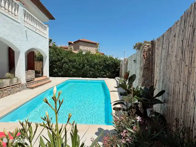 Location de Vacances Espagne, Costa Brava, Sant Pere Pescador, villa - Villa Paradis Toute la journée soleil à la piscine