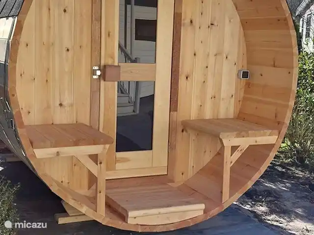 Location de Vacances Pays-Bas, Gueldre, Wells, chalet - Huisje de Larch - avec sauna extérieur Sauna privé dans le jardin fleuri