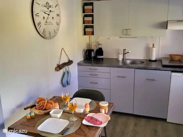 Chalet Château Le Verdoyer Belle Vue | France, Dordogne, Champs-Romain - chalet Cuisine avec réfrigérateur et congélateur séparé et spacieux