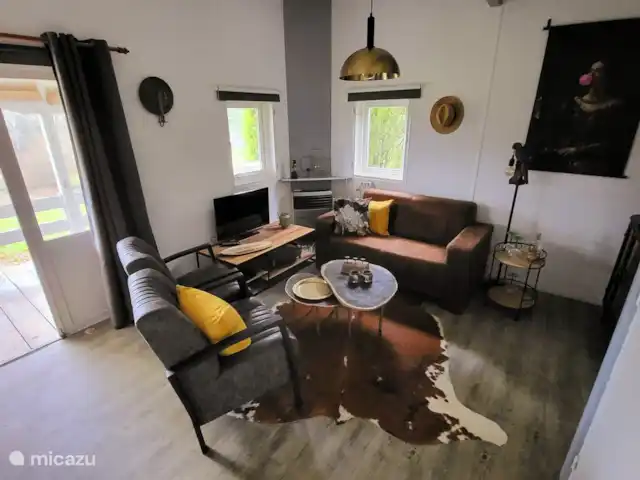 Chalet Château Le Verdoyer Belle Vue | France, Dordogne, Champs-Romain - chalet joli salon avec télévision