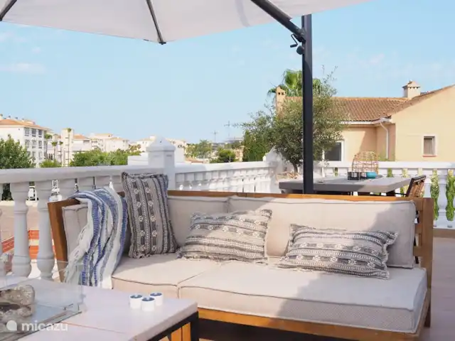 Casa Naru | Espagne, Costa Blanca, Albir - appartement Le joli salon serti de parasol qui sert d'abri.