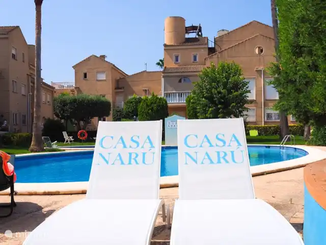 Casa Naru | Espagne, Costa Blanca, Albir - appartement Les lits privés à la piscine de Casa Narú.