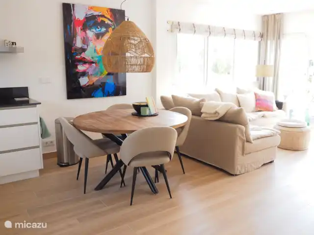 Casa Naru | Espagne, Costa Blanca, Albir - appartement Table à manger et joli canapé de salon (avec couchage)