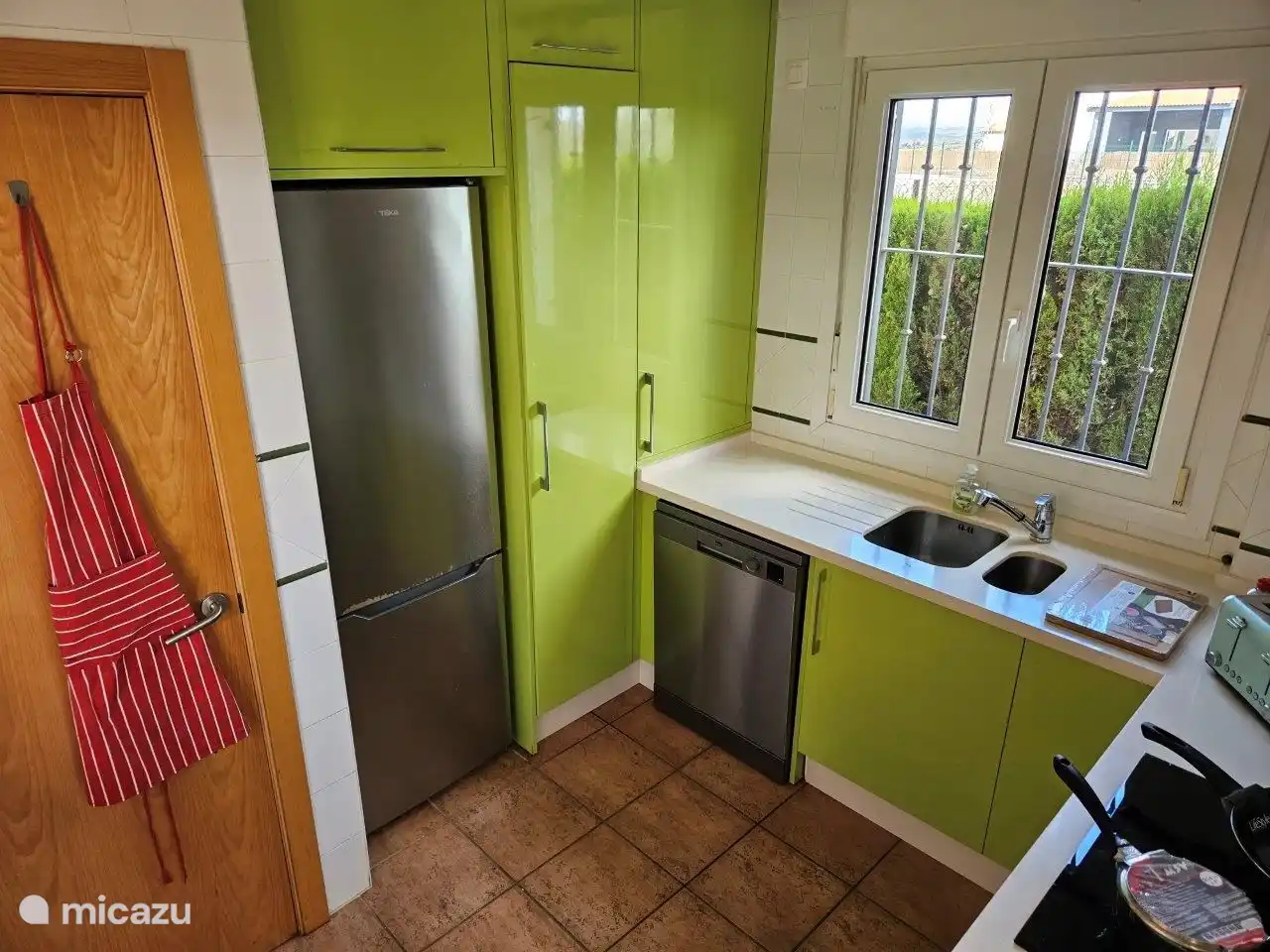 Voll ausgestattete Küche