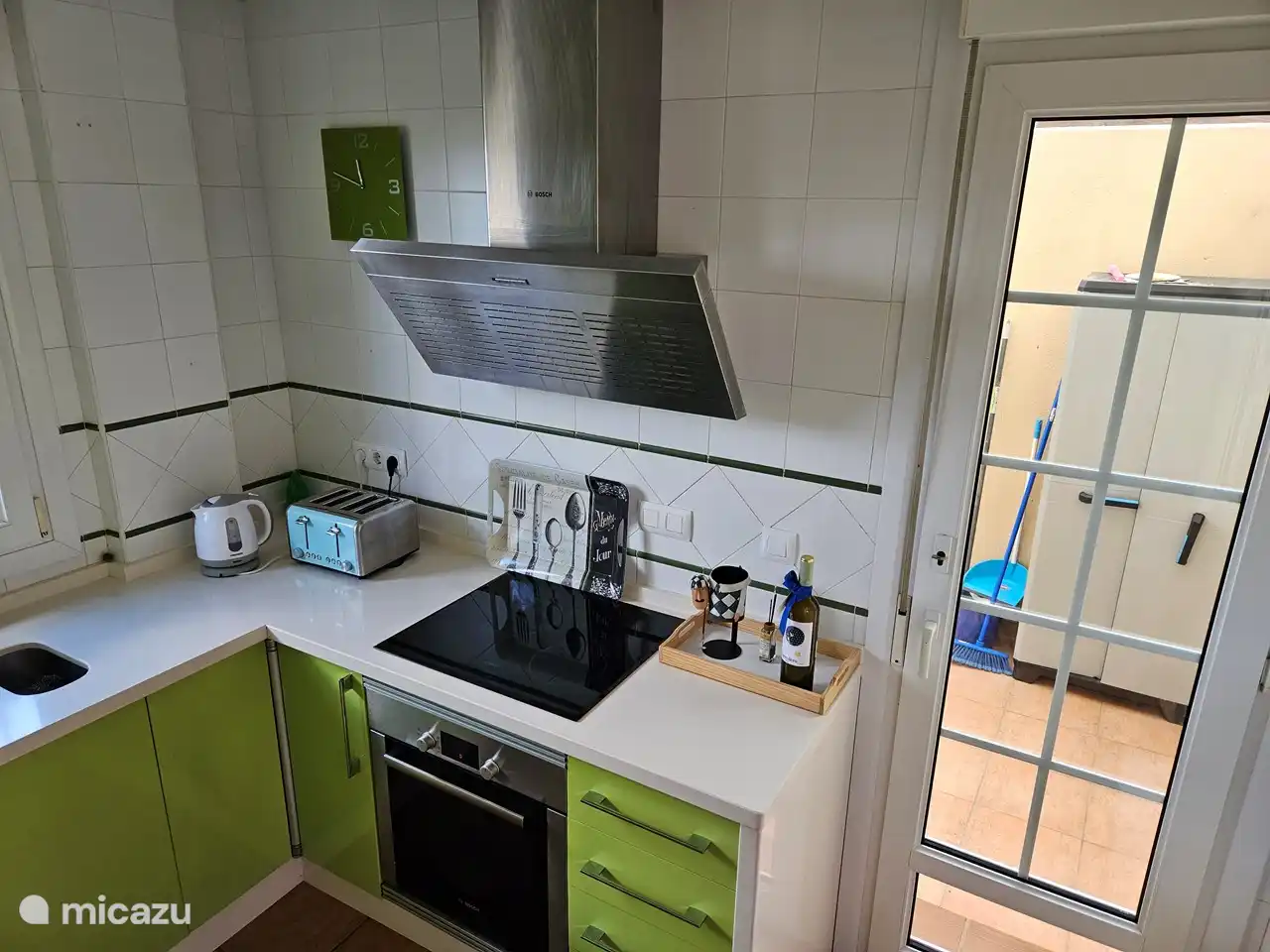 mit Durchgang zur Speisekammer