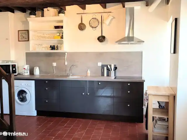 Location de Vacances France, Nièvre, Tannay, gîte / cottage - Gîte Le Délice La cuisine, avec lave-linge/sèche-linge, réfrigérateur-congélateur, combiné four/micro-ondes.