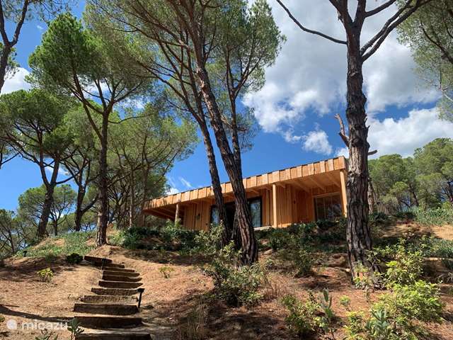 Holiday home in Spain, Costa Daurada – chalet Wooden villa on the coast of Barcelona