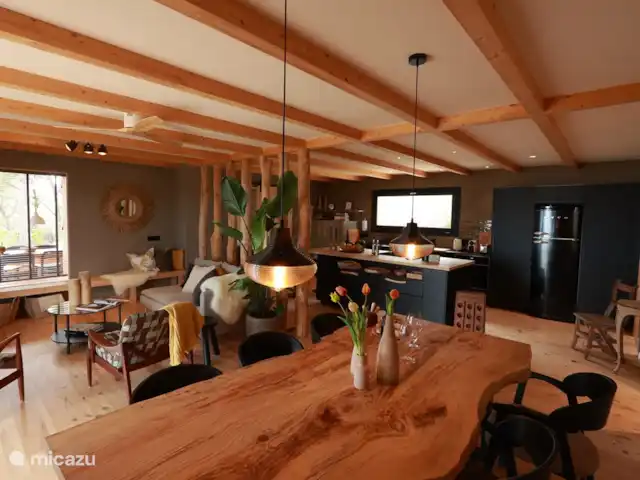 Houten villa op landgoed Barcelona  huren in Spanje, Barcelona, Sant Andreu de Llavaneres  - chalet Woonkamer met open keuken.