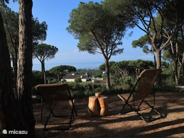 Houten villa op landgoed Barcelona  huren in Spanje, Barcelona, Sant Andreu de Llavaneres  - chalet Uitzicht vanuit Cabin - geen buren op zicht of hoorafstand. Het huis wat je ziet is achterkant ons eigen huis.
