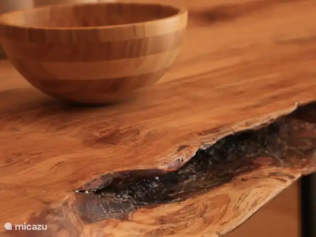 Houten villa op landgoed Barcelona  huren in Spanje, Barcelona, Sant Andreu de Llavaneres  - chalet Zelf gemaakte tafel van lokaal hout