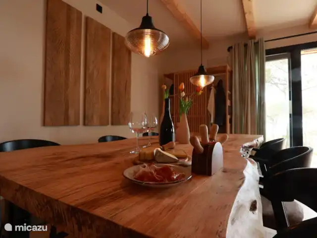 Houten villa op landgoed Barcelona  huren in Spanje, Barcelona, Sant Andreu de Llavaneres  - chalet Eettafel binnen