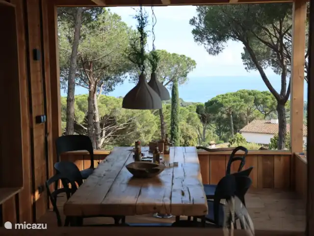 Houten villa op landgoed Barcelona  huren in Spanje, Barcelona, Sant Andreu de Llavaneres  - chalet Uitzicht vanaf eetafel buiten terras