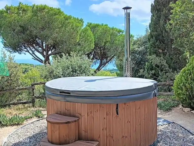 Houten villa op landgoed Barcelona  huren in Spanje, Barcelona, Sant Andreu de Llavaneres  - chalet Hout gestookte hottub