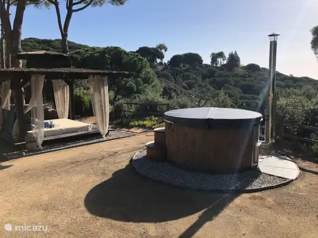 Houten villa op landgoed Barcelona  huren in Spanje, Barcelona, Sant Andreu de Llavaneres  - chalet Hottub en Balibed
