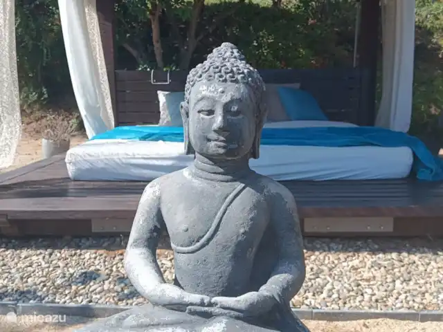 Houten villa op landgoed Barcelona  huren in Spanje, Barcelona, Sant Andreu de Llavaneres  - chalet Balibed met Buddha die uitkijkt over zee