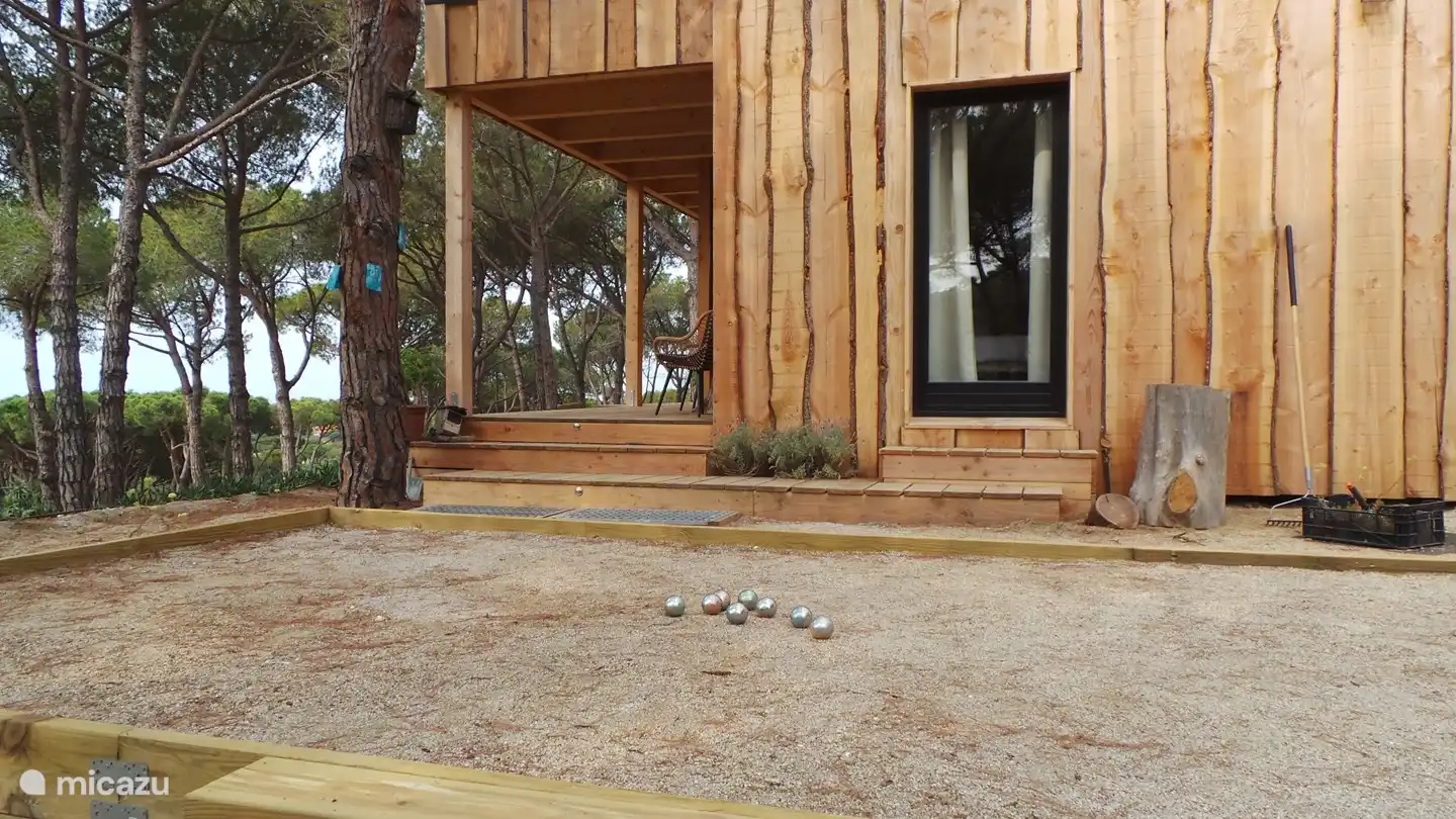 Jeux-de-Boules neben dem Ferienhaus – ein weiteres befindet sich neben dem Pool.