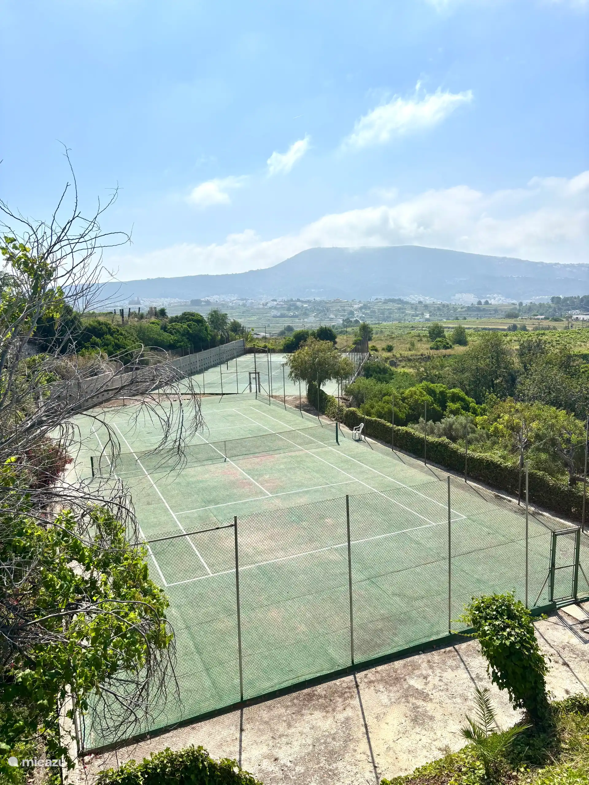 Tennis courts free to use