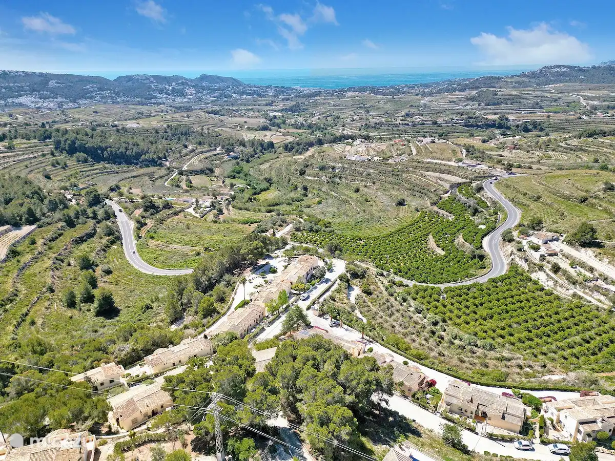 Uitzicht op de vallei en middellandse zee vanuit Dulce Amor