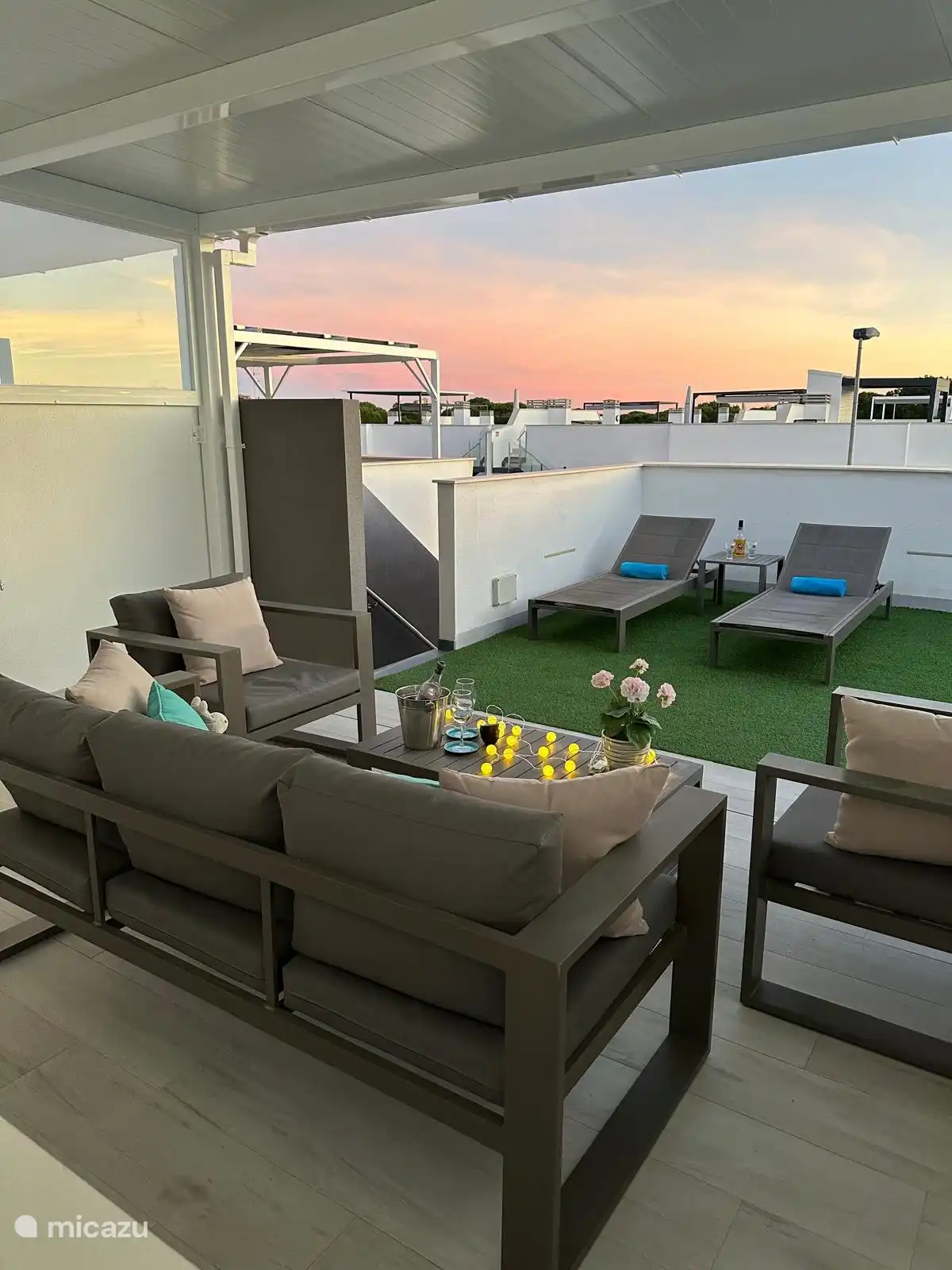 Genießen Sie das Solarium bei Sonnenuntergang.