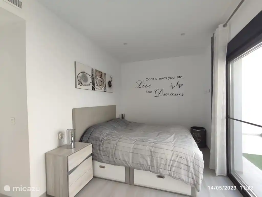 Schlafzimmer mit Doppelbett 160cm x 200m
Erdgeschoss