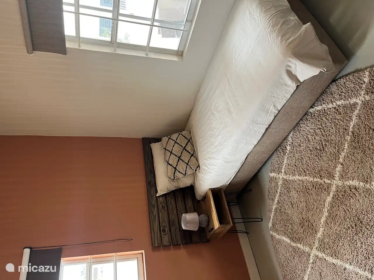 Slaapkamer 3 voorzien van 2 losse bedden van 90 x 200 die desgewest tegen elkaar geschoven kunnen worden voor  een 180 x 200 bed 