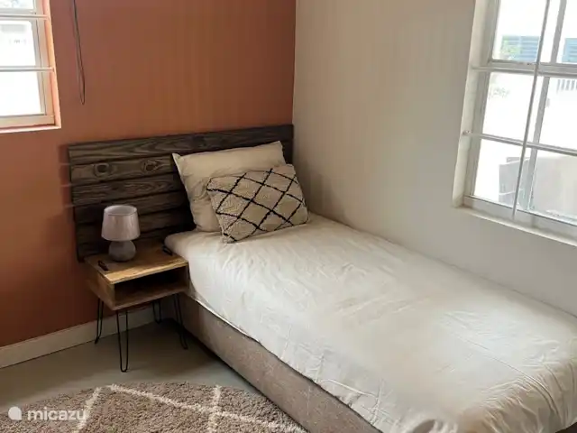 vakantiehuis huren in Curaçao, Banda Ariba (oost), Cas Grandi – Resortje met zwembad nabij strand A1 Slaapkamer 3 voorzien van 2 losse bedden van 90 x 200 die desgewest tegen elkaar geschoven kunnen worden voor  een 180 x 200 bed