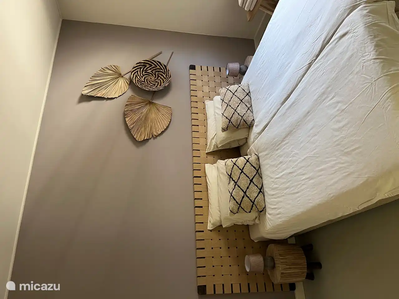 Slaapkamer 1 met een 2 persoons bed van 180 x 200