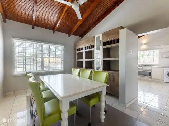 villa en Curazao, Banda Arriba (este), Montaña Abou – Villa Ambrosía comedor/cocina