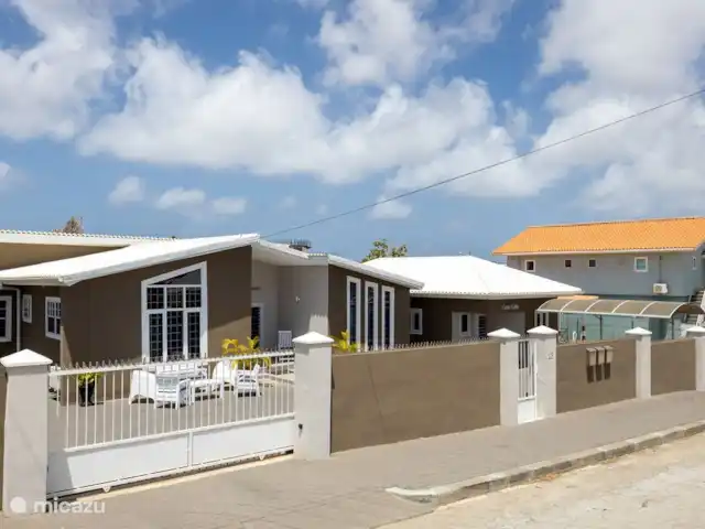 villa en Curazao, Banda Arriba (este), Montaña Abou – Villa Ambrosía casa vista frontal