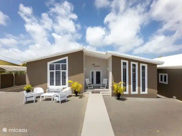 villa en Curazao, Banda Arriba (este), Montaña Abou – Villa Ambrosía Entrada y terraza