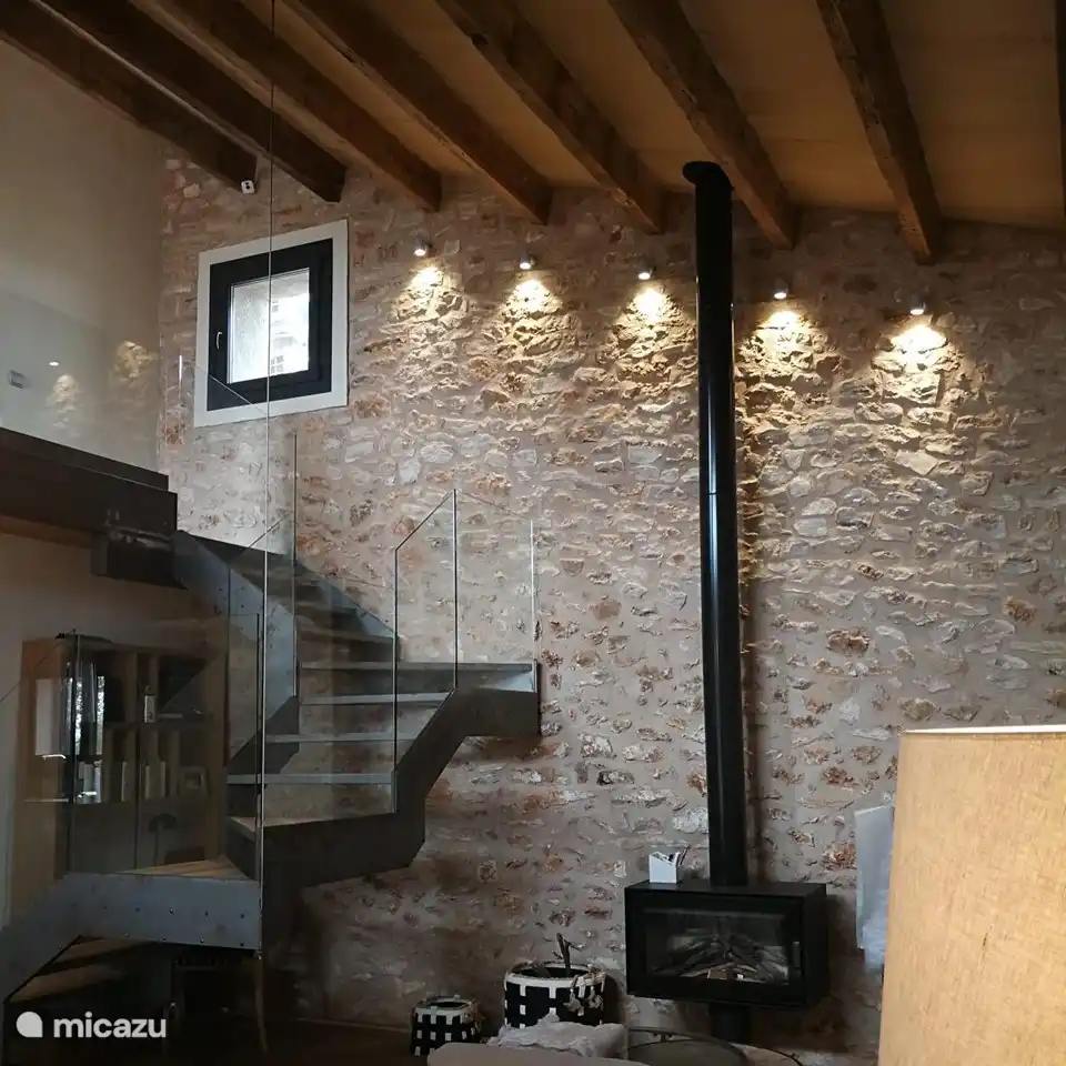 Ein atemberaubendes Bauwerk, das die zeitlose Schönheit des antiken Steins zeigt.