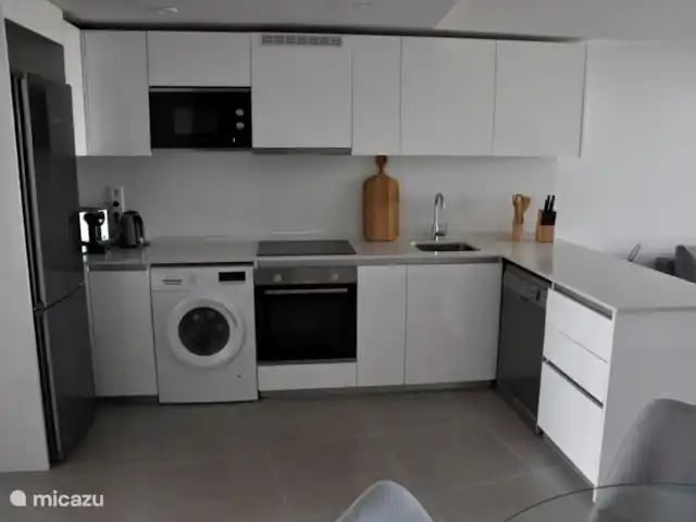 Gran Canet: luxe, strand, Valencia! huren in Spanje, Valencia, Canet d'En Berenguer - appartement Volledig uitgeruste keuken met onder andere een magnetron, oven, grote koel/vriescombinatie, wasmachine en een afwasmachine.