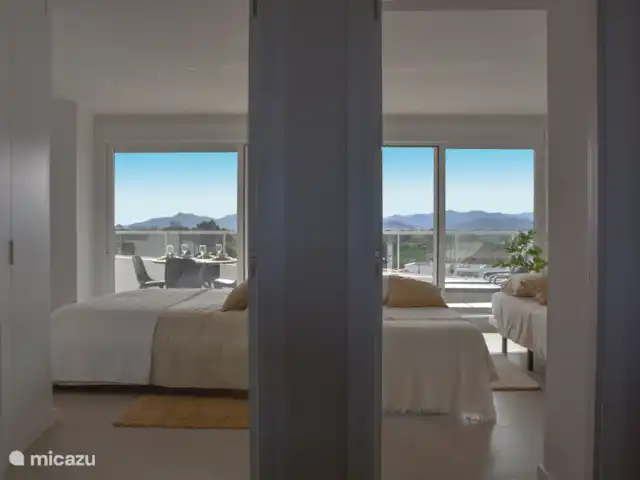 Gran Canet: luxe, strand, Valencia! huren in Spanje, Valencia, Canet d'En Berenguer - appartement Uitzicht van de slaapkamers op de bergen
