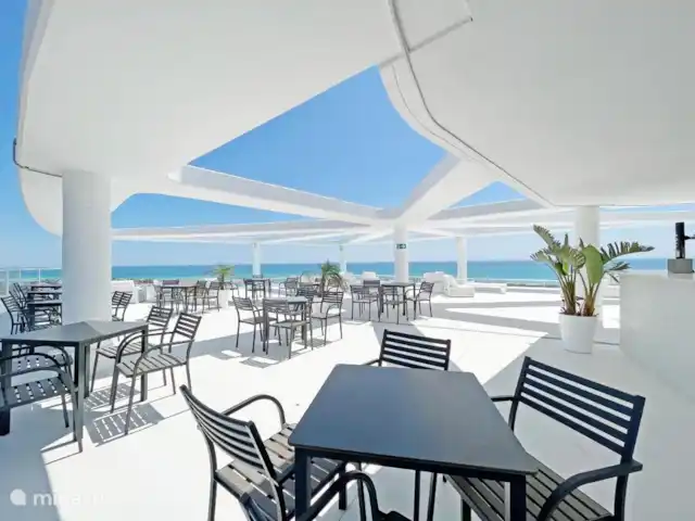 Gran Canet: luxe, strand, Valencia! huren in Spanje, Valencia, Canet d'En Berenguer - appartement Het dakterras op de 20ste verdieping met infinitypool en geweldig panoramisch uitzicht.