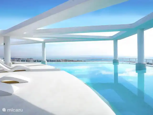 Gran Canet: luxe, strand, Valencia! huren in Spanje, Valencia, Canet d'En Berenguer - appartement Het dakterras op de 20ste verdieping met infinitypool en geweldig panoramisch uitzicht.