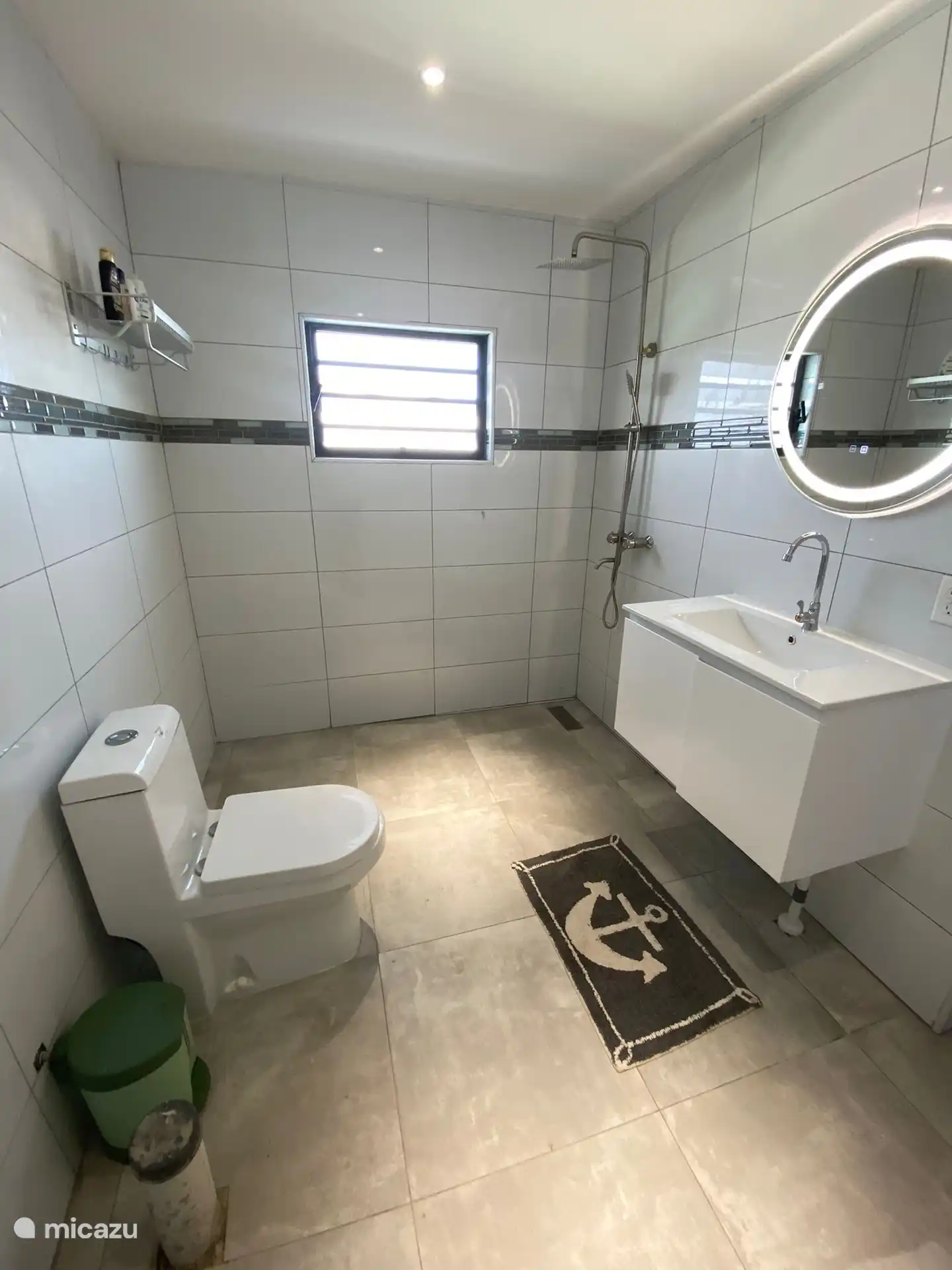 Salle de bain de la chambre coucher de soleil