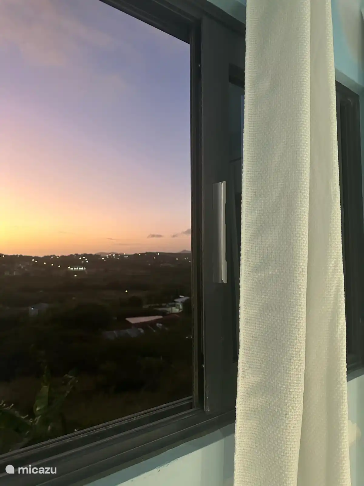 Vue depuis la fenêtre de la salle des nuages (2)