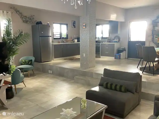 Reina de la colina en Curazao, Bandabou (oeste), Barber - villa Salón y cocina abierta.