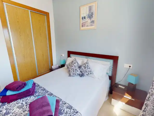 Casa Gofré | Espagne, Costa Cálida, Torre Pacheco - villa chambre au rez-de-chaussée. Placard intégré. Climatisation.
Bureau avec chaise.