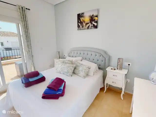 Casa Gofré | Espagne, Costa Cálida, Torre Pacheco - villa Chambre 2 (chambre principale), attenante à 2 terrasses. Placard intégré.