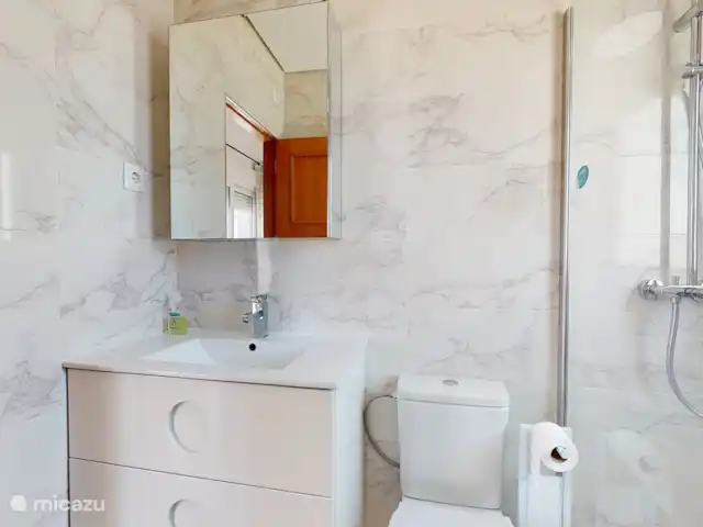 Casa Gofré | Espagne, Costa Cálida, Torre Pacheco - villa Salle de bain adjacente à la chambre principale.
Douche, lavabo, toilettes