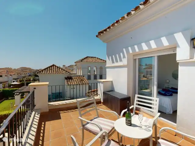 Casa Gofré | Espagne, Costa Cálida, Torre Pacheco - villa Grande terrasse à l'arrière de la chambre principale.
Soleil dès les premières heures.